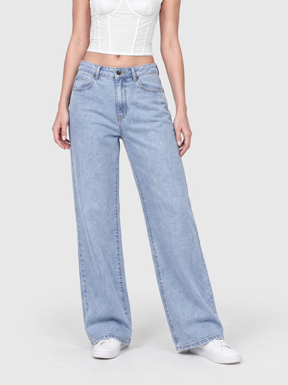 Model wearing JDP2512-15 women's wide-leg denim jeans in Light Blue, front view 2