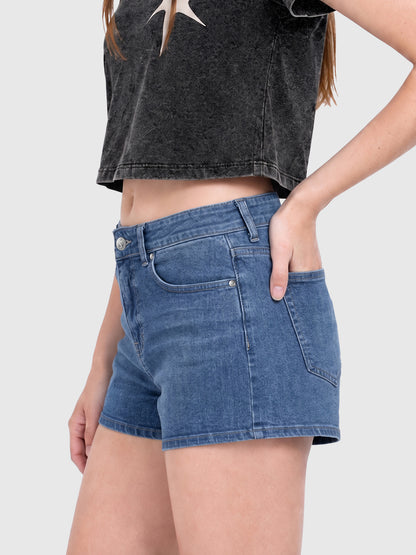 Model wearing RB20260303 women's high-rise denim shorts in Indigo, side view