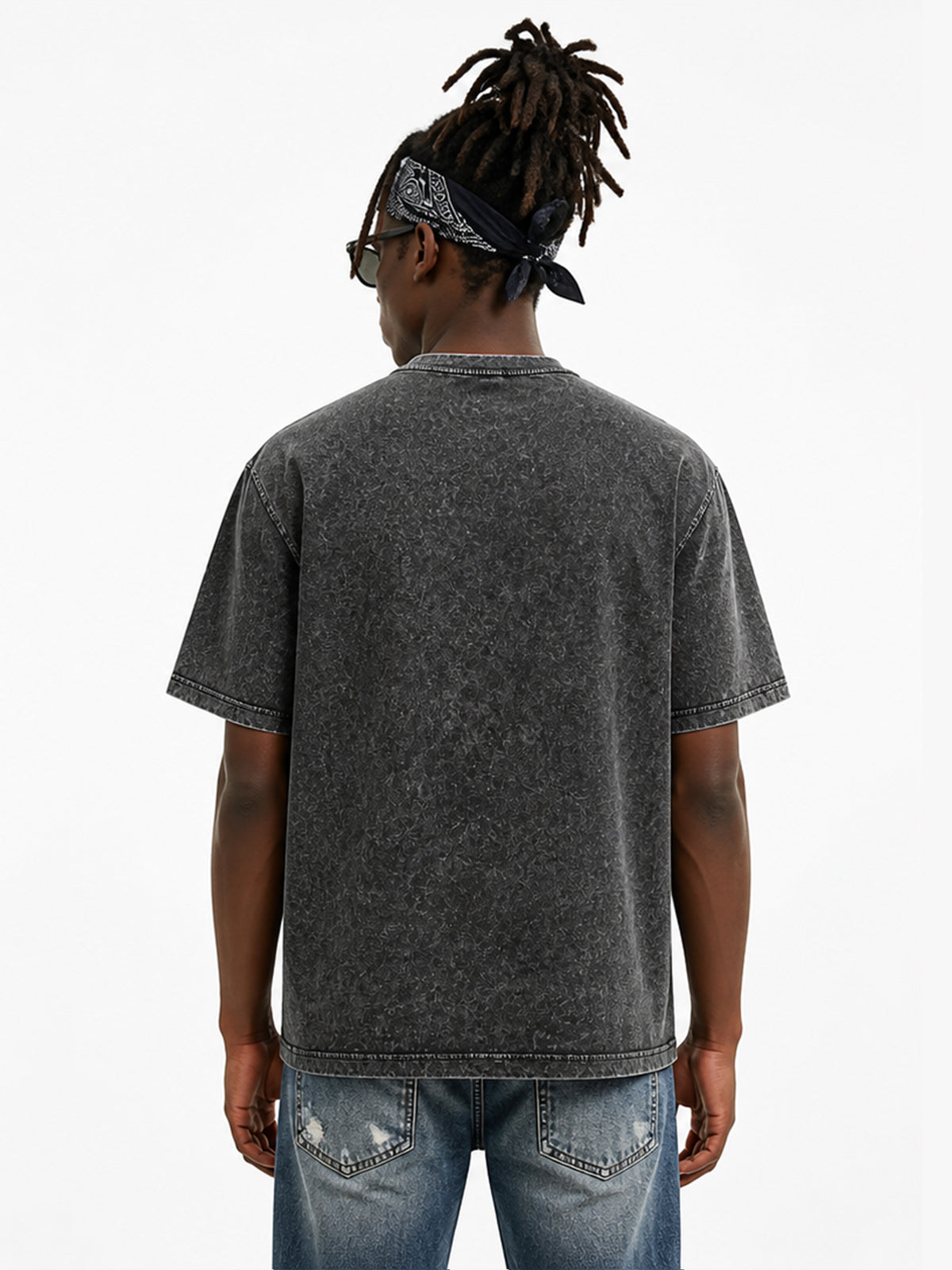 Model wearing US005 vintage washed T-shirt in Washed Black, back view